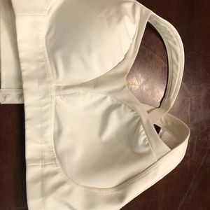 Lululemon tata tamer size 34DD